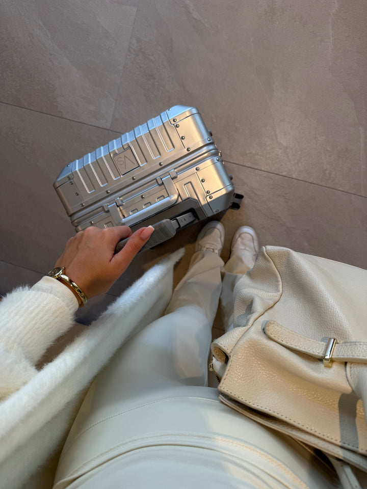 ICONIC ALUMINIUM - SILVER TRAVEL SET